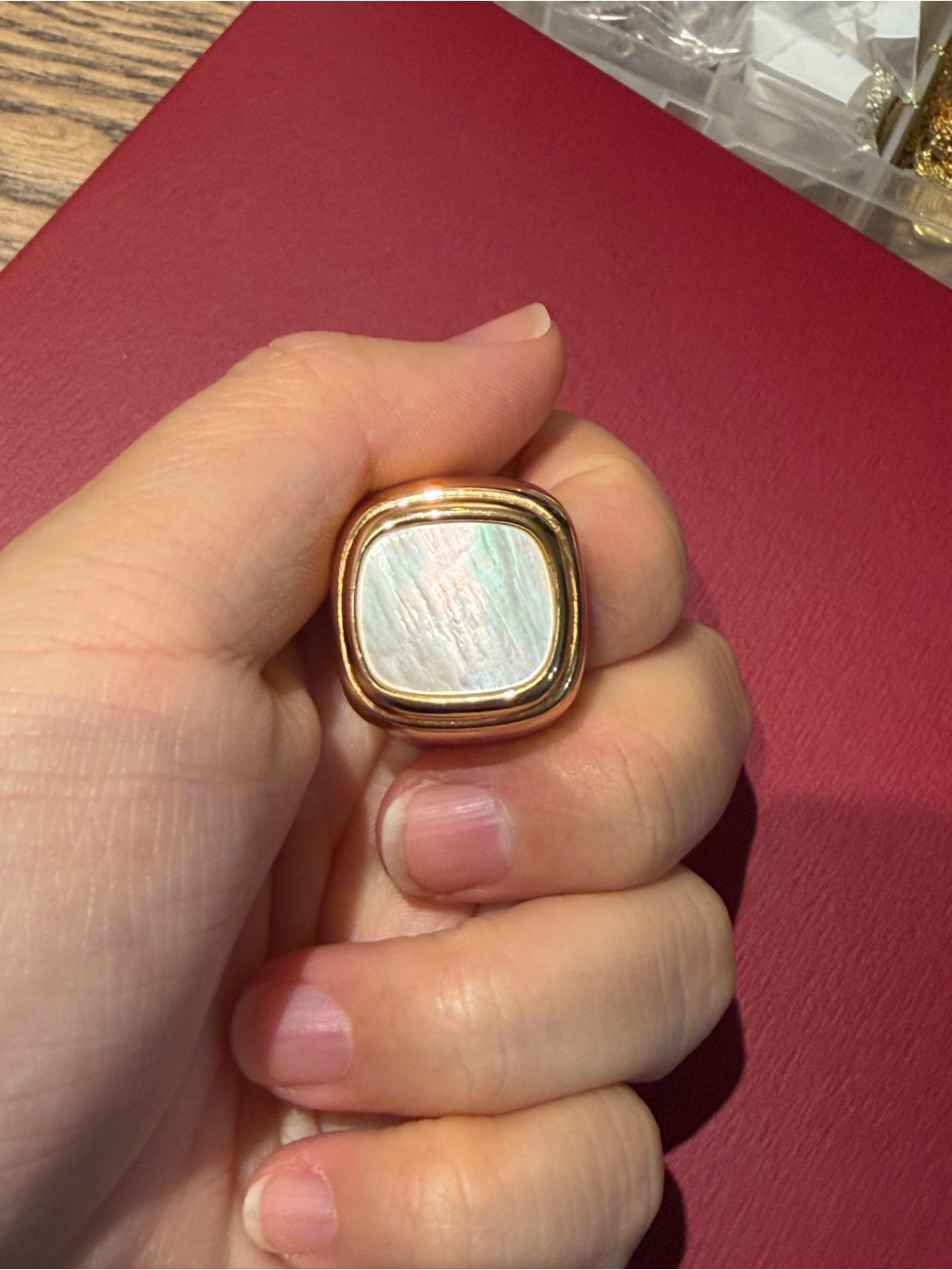 Vintage Gold Ring With Iridescent White Mother-Of-Pearl